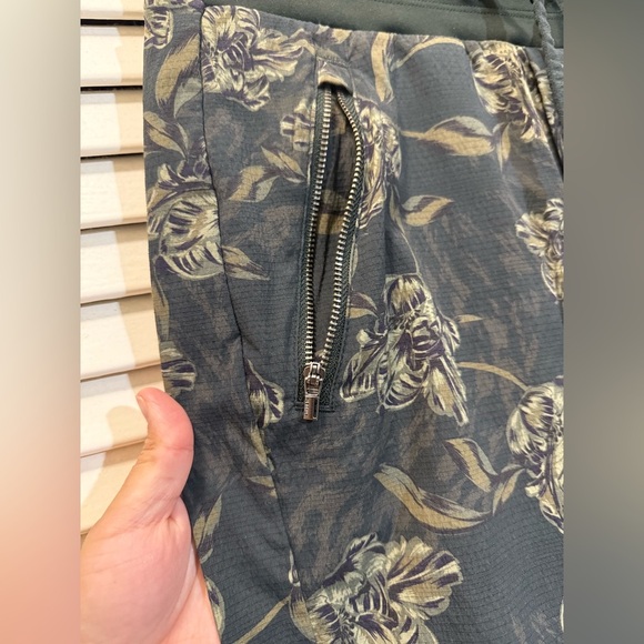 Athleta Trekkie North Printed Jogger, Terra Firma Olive - Picture 7 of 11